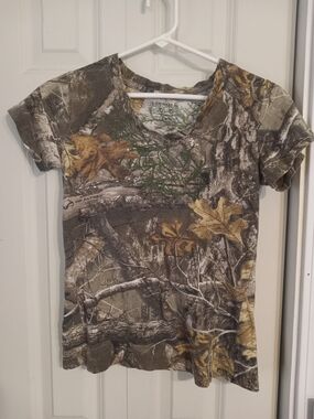 Realtree Camouflage V-Neck Tee - Brown/Green